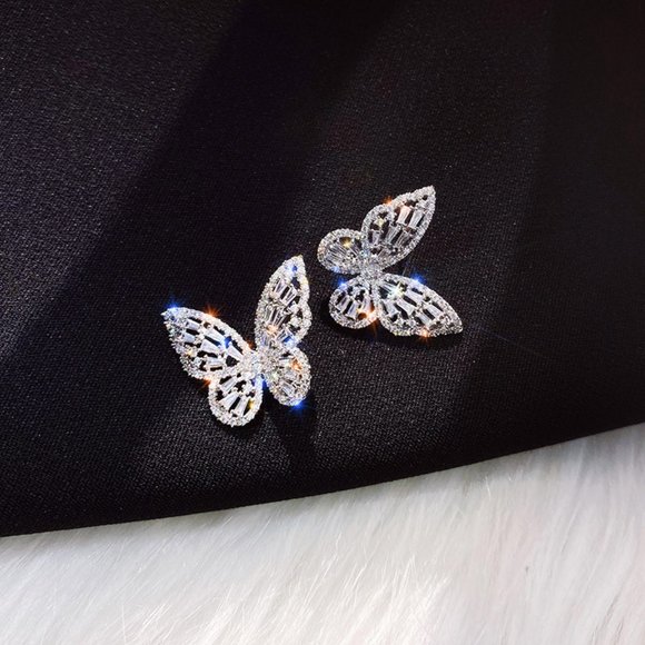 NEW 18K White Gold Diamond Butterfly Earrings A 5 - Picture 6 of 7